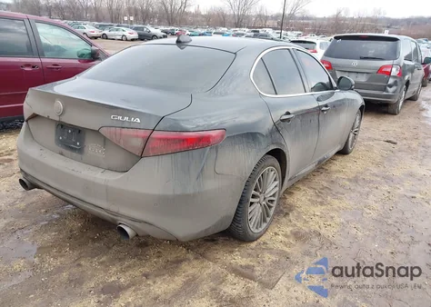 2017 Alfa Romeo Giulia Ti Awd z USA, uszkodzony, nr VIN ZARFAEEN9H7535880